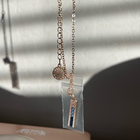 Vince CAMUTO Necklace/Collier Blue Ombré Necklace W/Pouch - Picture 10 of 12